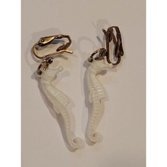 Rare Vintage Plastic Seahorse Treasure Chest Shark Ocean Theme Clip Earrings Lot - Picture 14 of 14